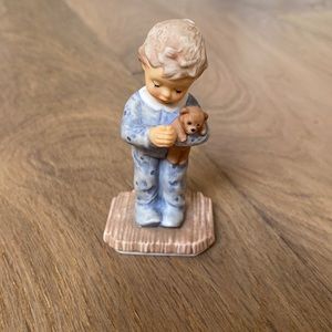 Goebel Berta Hummel Porcelain Figurine "Bedtime Teddy" 2004